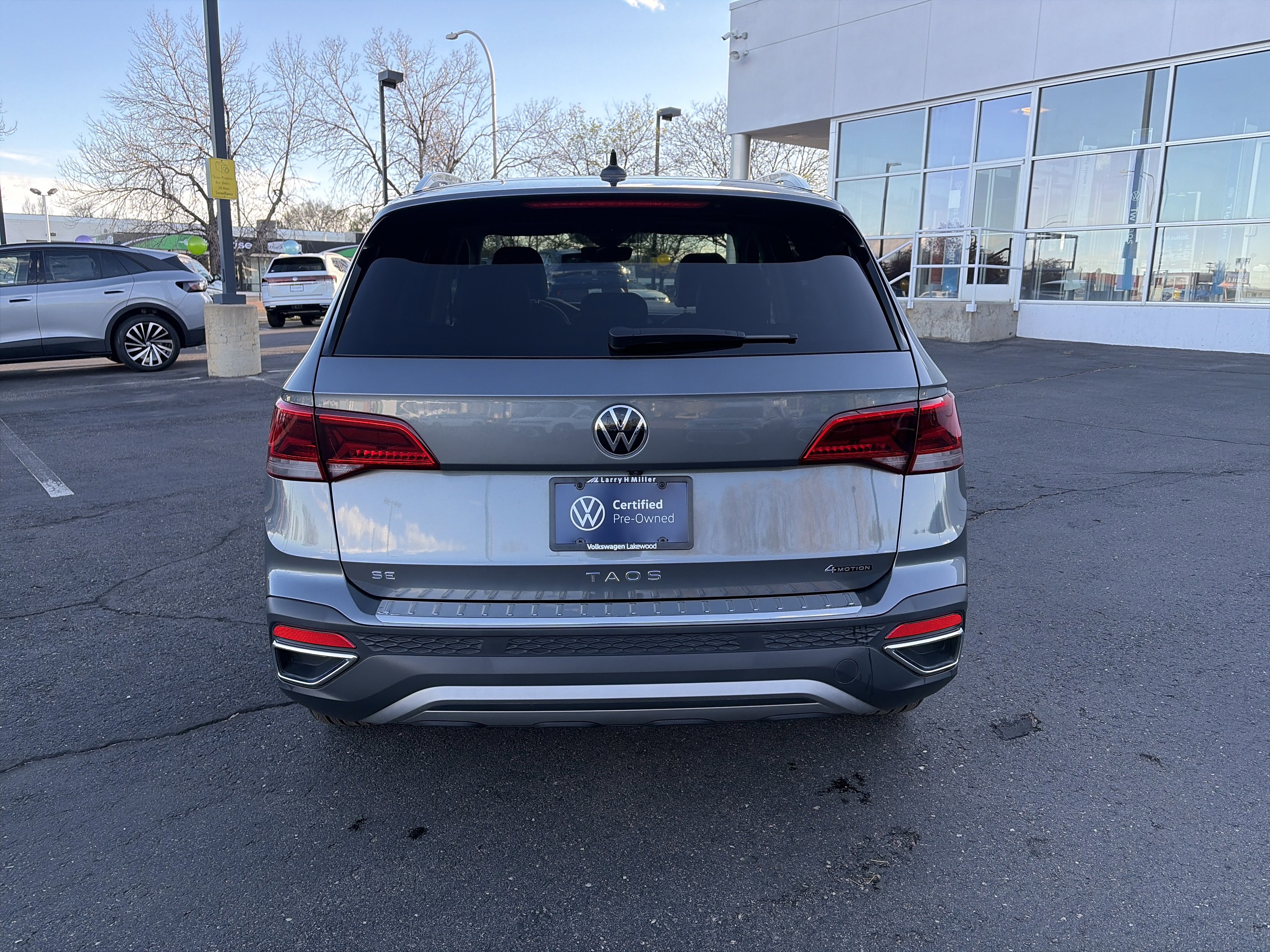 Certified 2023 Volkswagen Taos SE w/ Panoramic Sunroof Package image 5
