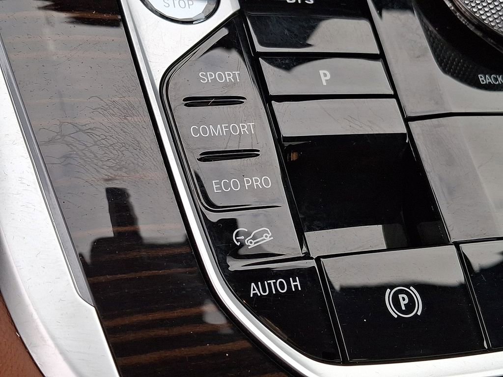 Used 2026 BMW X7 M60i w/ Executive Package image 22