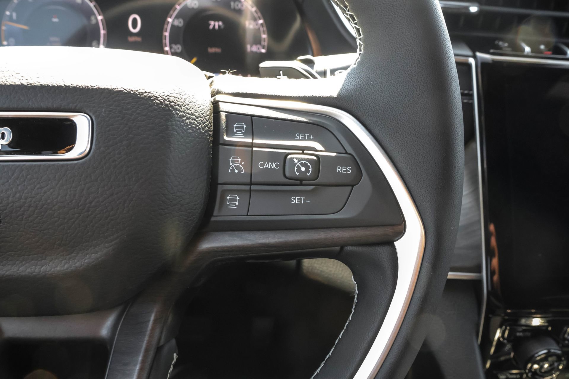 New 2025 Jeep Grand Cherokee Limited w/ Luxury Tech Group II image 26