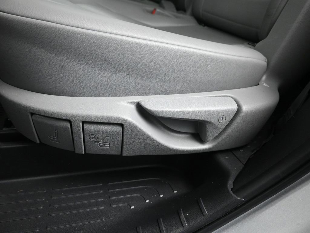 Used 2023 Toyota Highlander XLE image 30