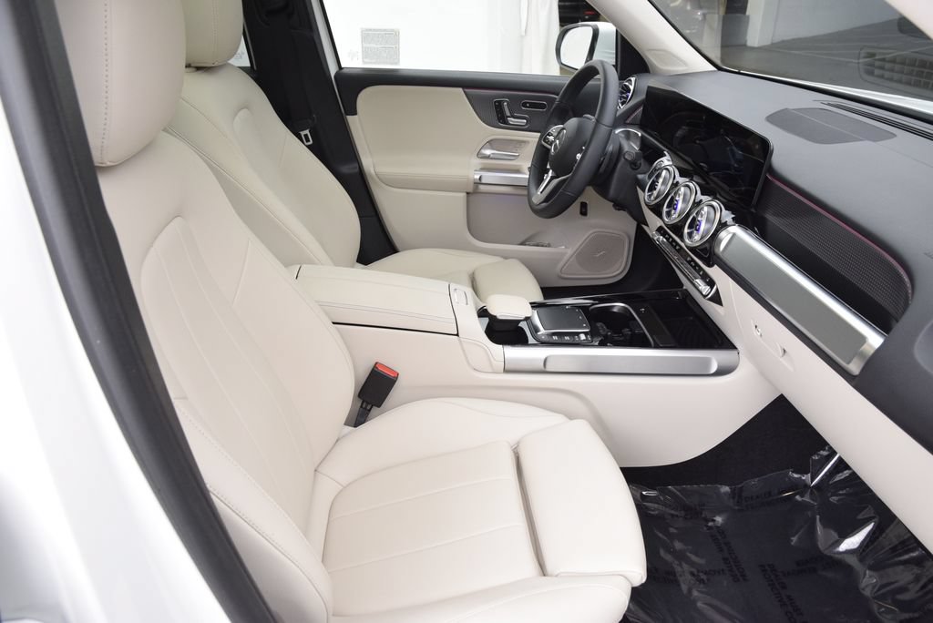 Certified 2023 Mercedes-Benz EQB 300 4MATIC w/ Exclusive Package image 16