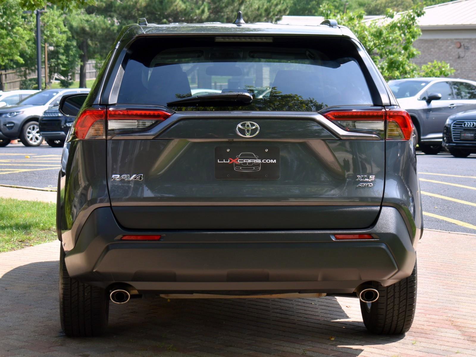 Used 2021 Toyota RAV4 XLE image 11