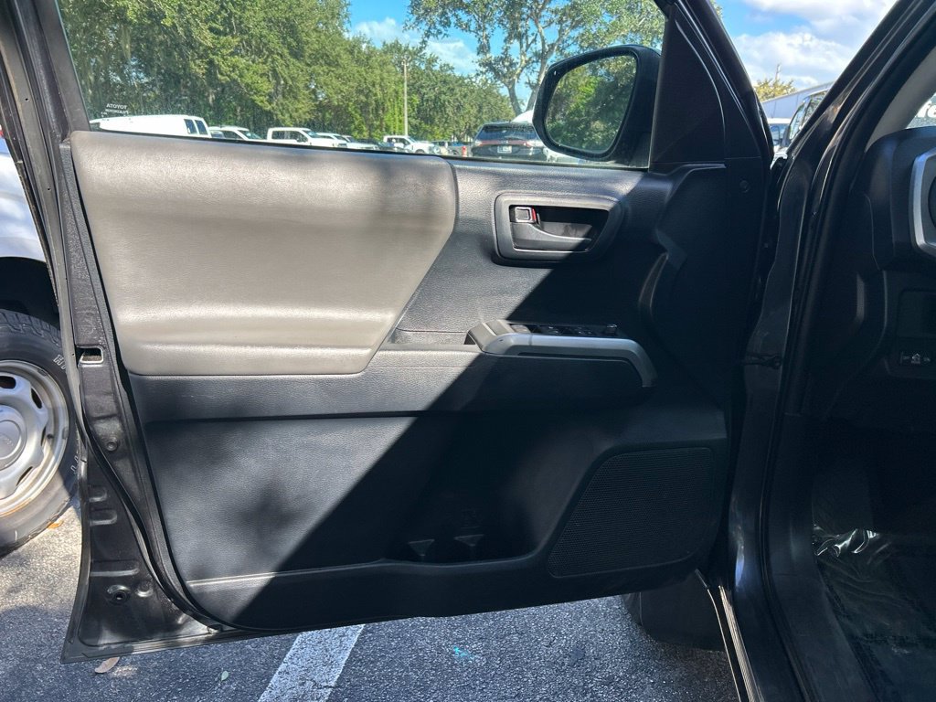 Used 2019 Toyota Tacoma SR5 AWD/4WD image 16