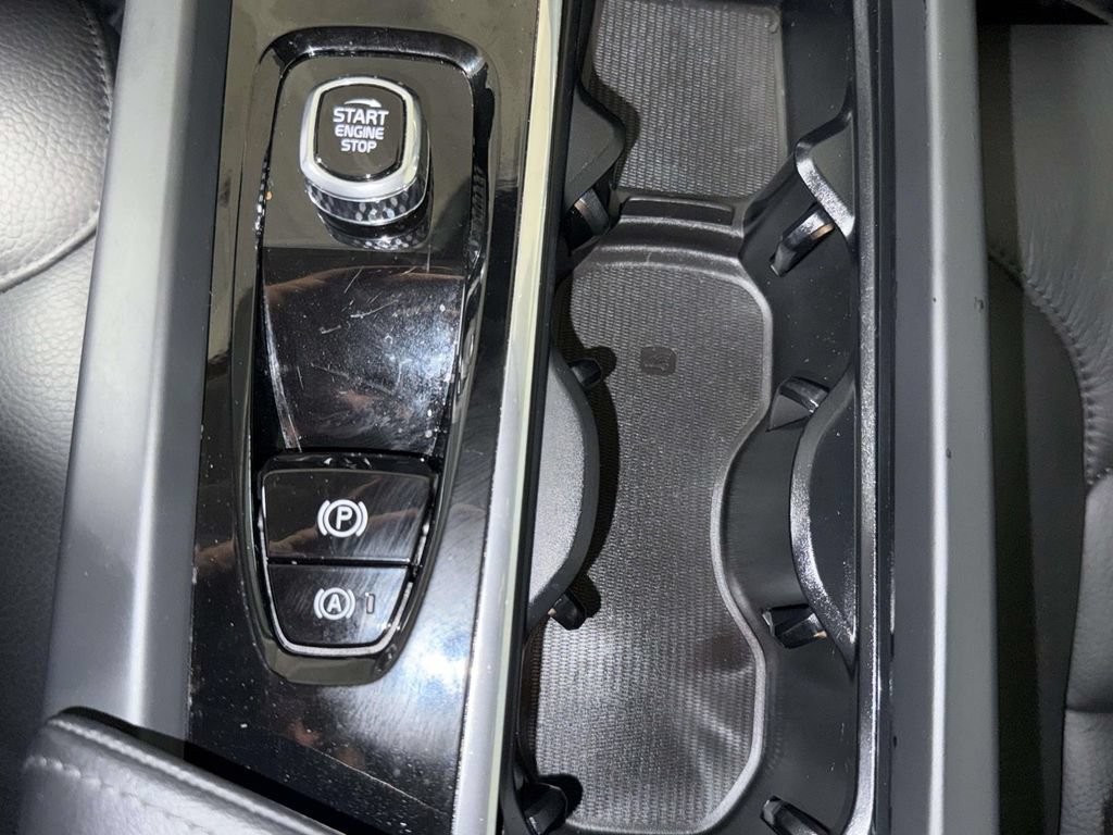 Used 2024 Volvo V60 B5 Cross Country Plus w/ Protection Package Premier AWD/4WD image 23