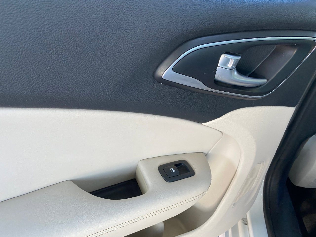 Used 2017 Chrysler 200 Limited Platinum image 36