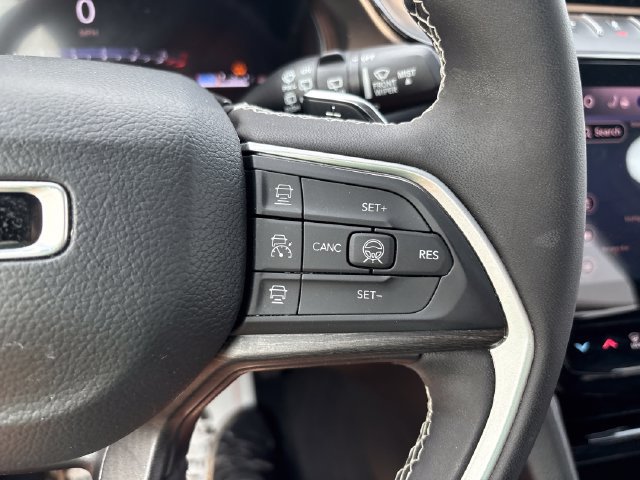 Used 2026 Jeep Grand Cherokee Limited w/ Limited Altitude Package AWD/4WD image 12