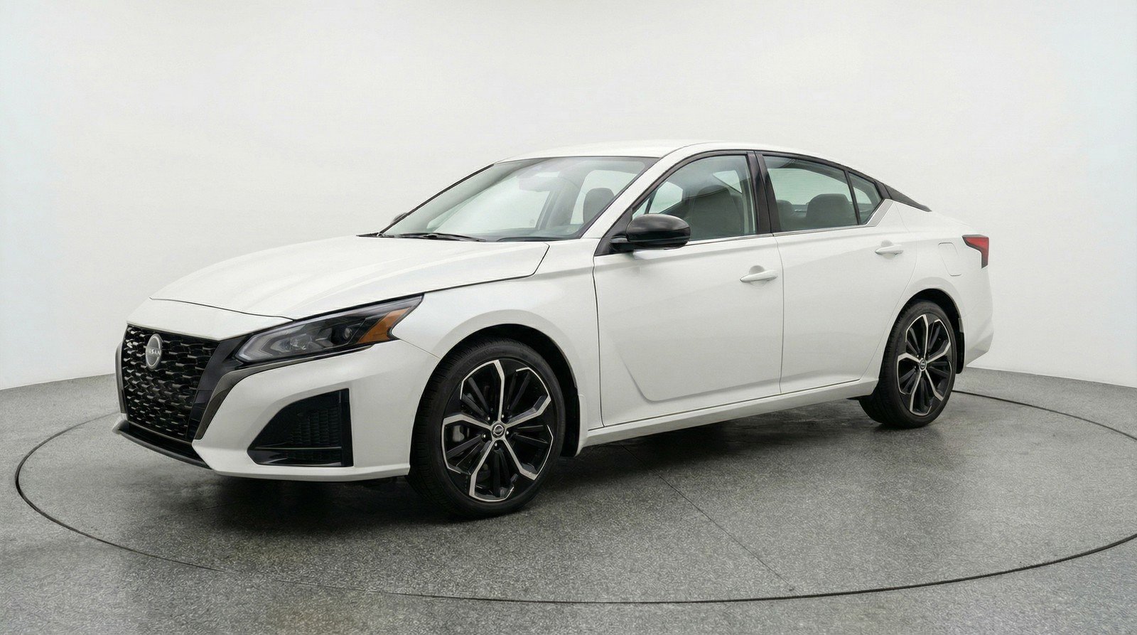 Used 2025 Nissan Altima 2.5 SR FWD image 3
