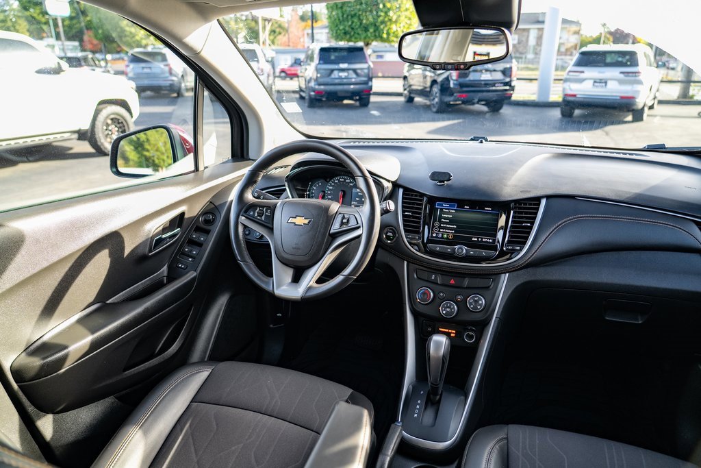 Used 2022 Chevrolet Trax LT w/ LT Convenience Package image 20