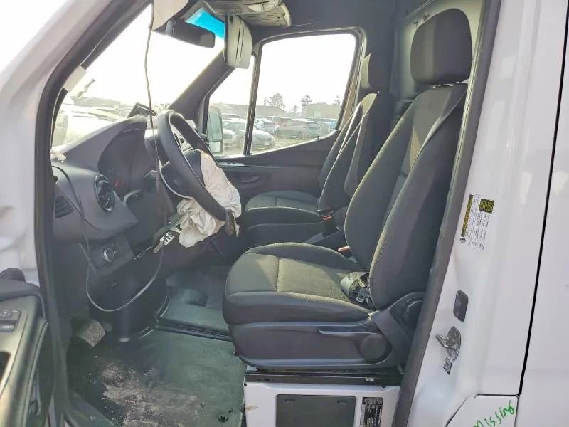 Used 2021 Mercedes-Benz Sprinter 2500 image 7