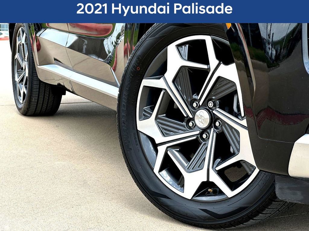 Used 2021 Hyundai Palisade Calligraphy image 2