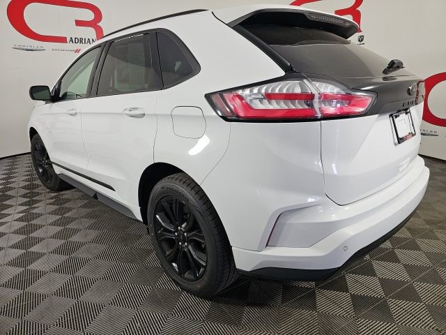 Used 2024 Ford Edge SE w/ Black Appearance Package image 5