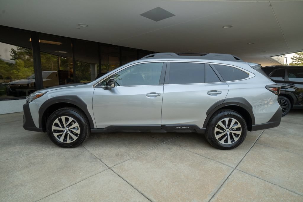 Certified 2025 Subaru Outback Premium AWD/4WD image 4