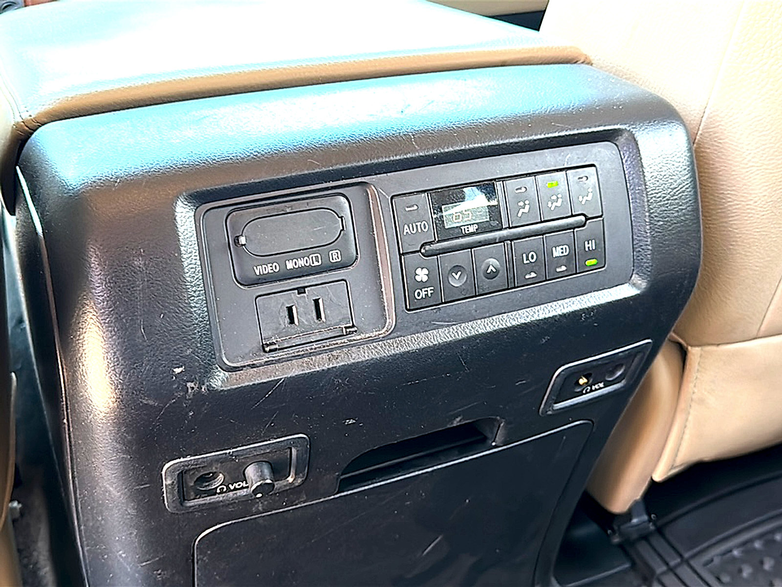 Used 2013 Toyota Sequoia Platinum RWD image 23
