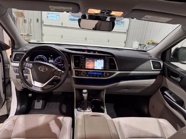 Used 2018 Toyota Highlander Limited Platinum AWD/4WD image 18
