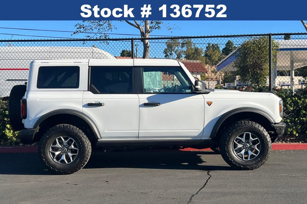 Used 2025 Ford Bronco Badlands image 3