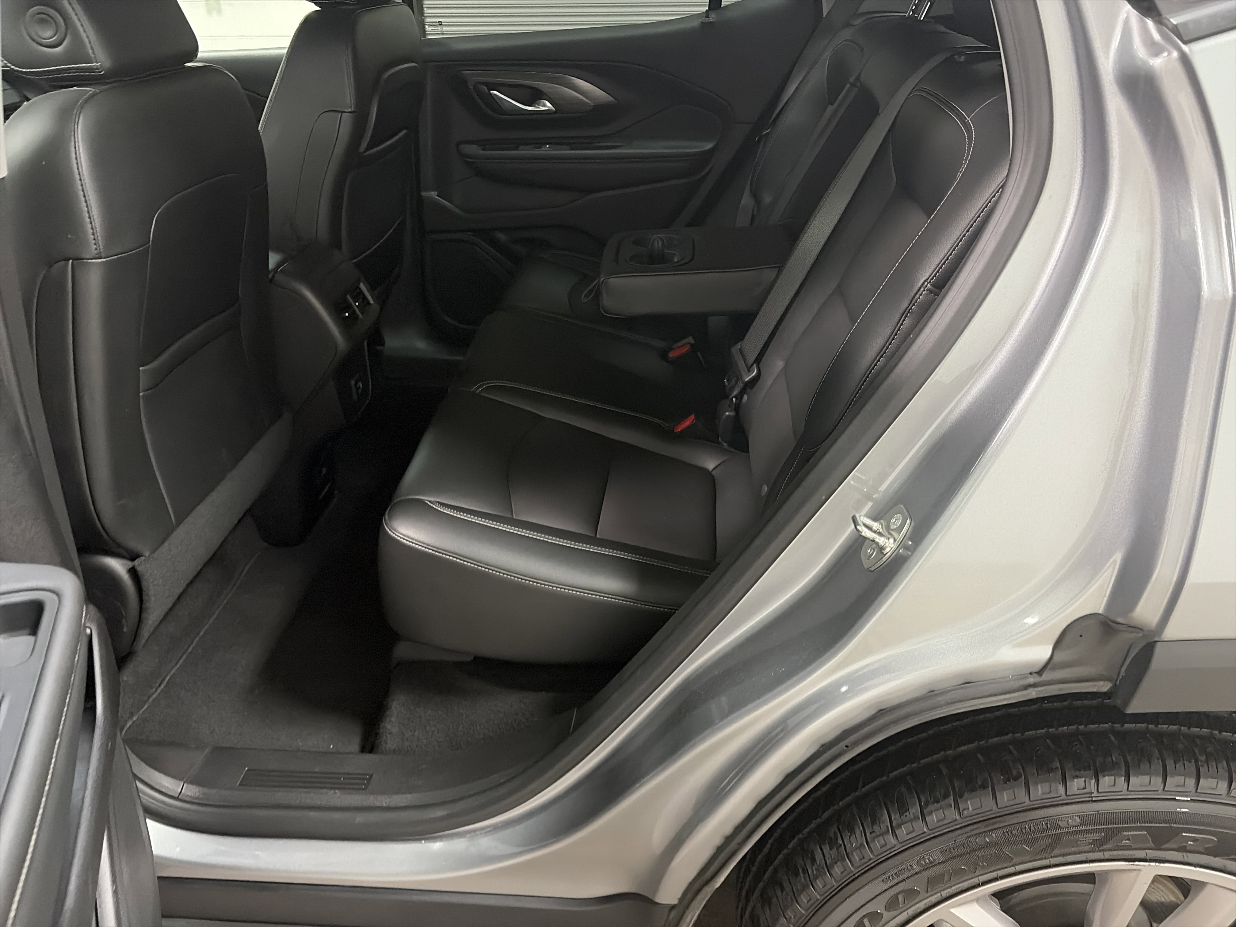 Used 2024 GMC Terrain SLT AWD/4WD image 25