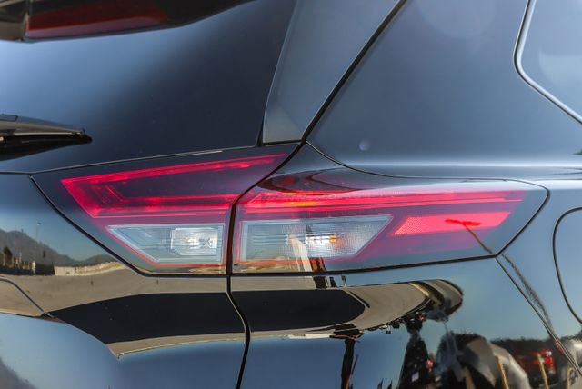 Used 2022 Nissan Rogue SV image 9