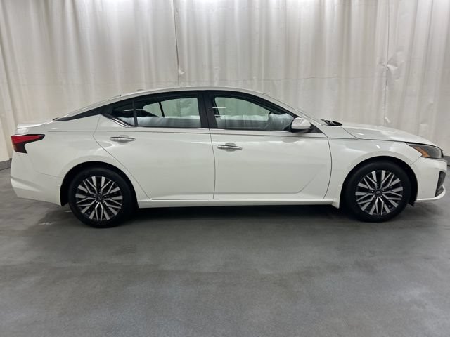 Used 2023 Nissan Altima 2.5 SV FWD image 7