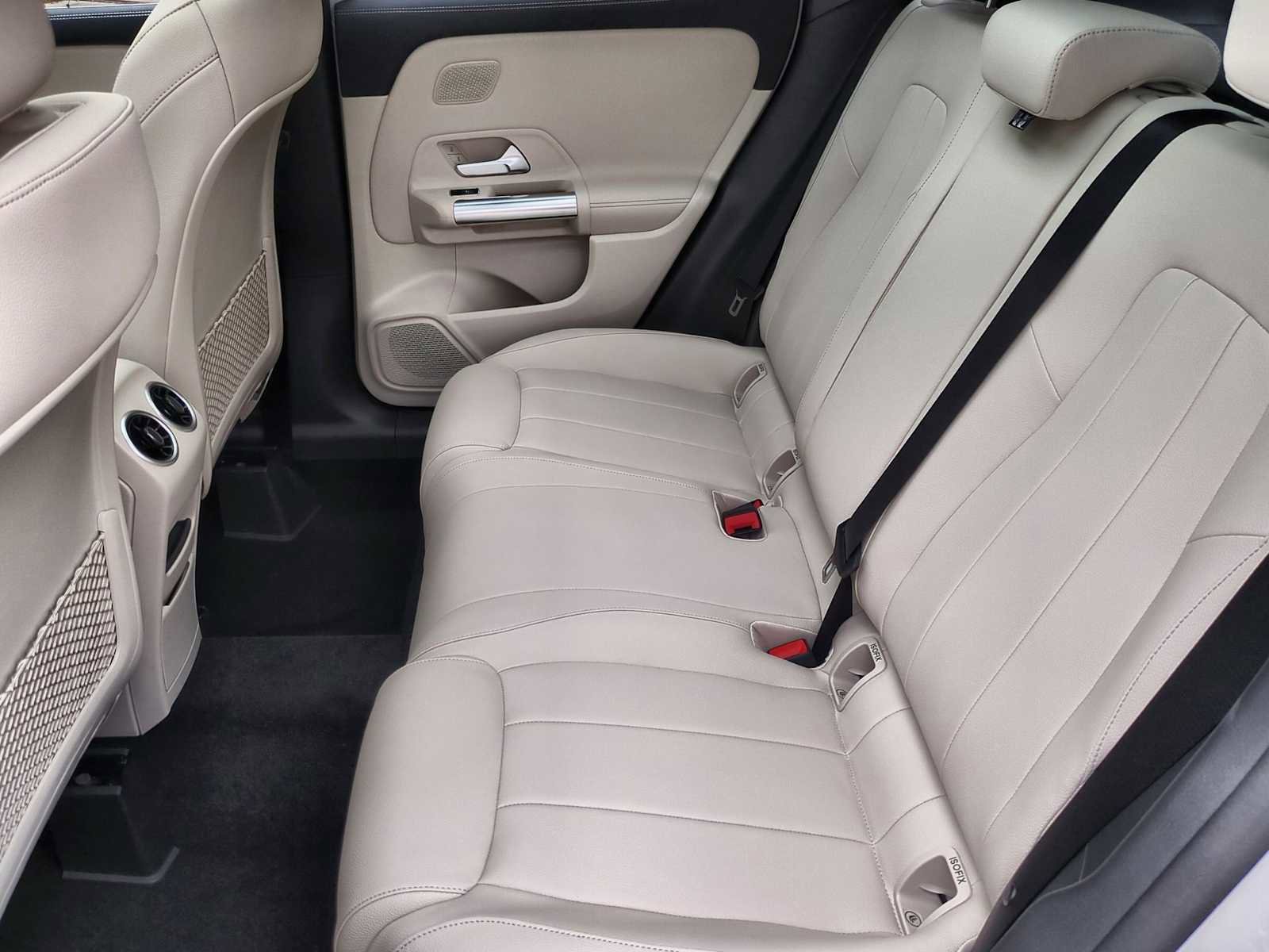 Used 2026 Mercedes-Benz GLA 250 4MATIC image 21