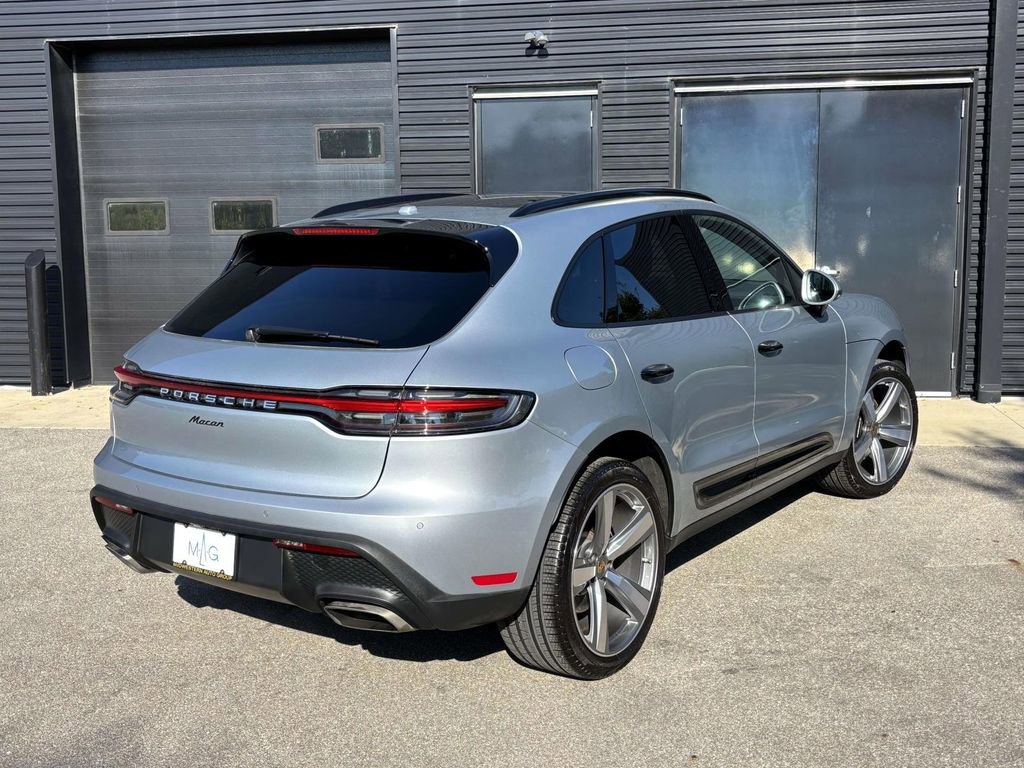 Certified 2025 Porsche Macan image 10