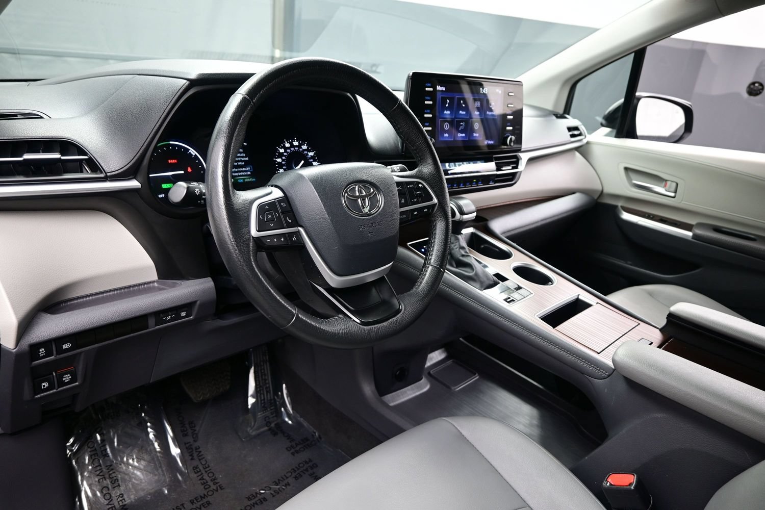 Used 2024 Toyota Sienna XLE FWD image 13