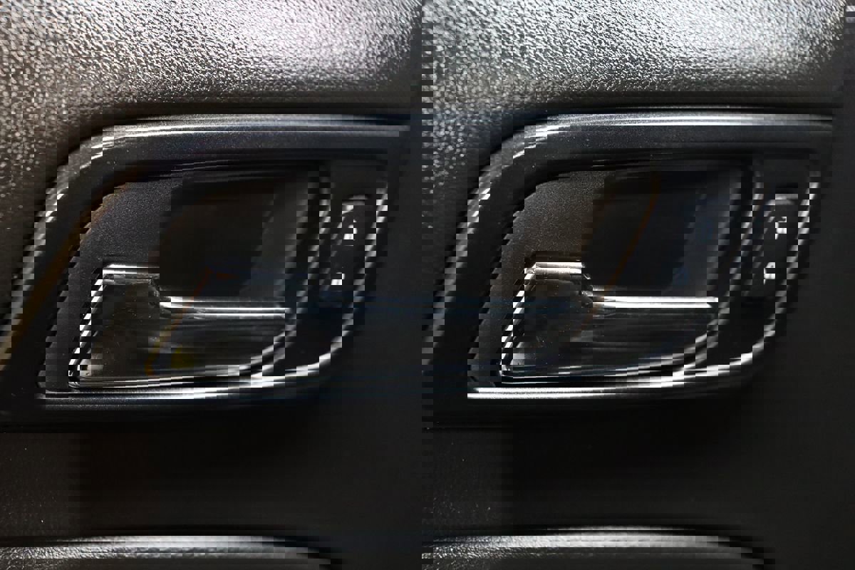 Used 2015 GMC Yukon SLT w/ HD Trailering Package image 34