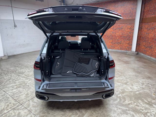 Used 2026 BMW X7 xDrive40i w/ M Sport Package AWD/4WD image 25