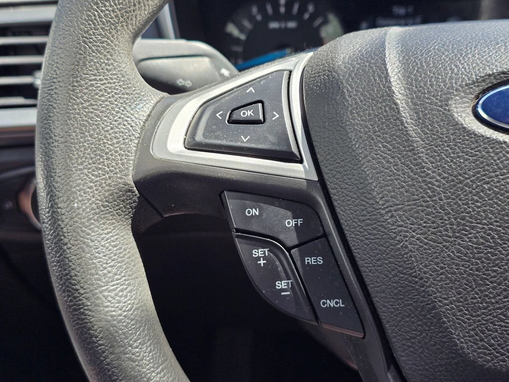 Used 2015 Ford Fusion SE FWD image 16
