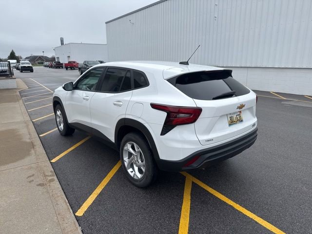 Used 2024 Chevrolet Trax LS w/ LS Convenience Package FWD image 7