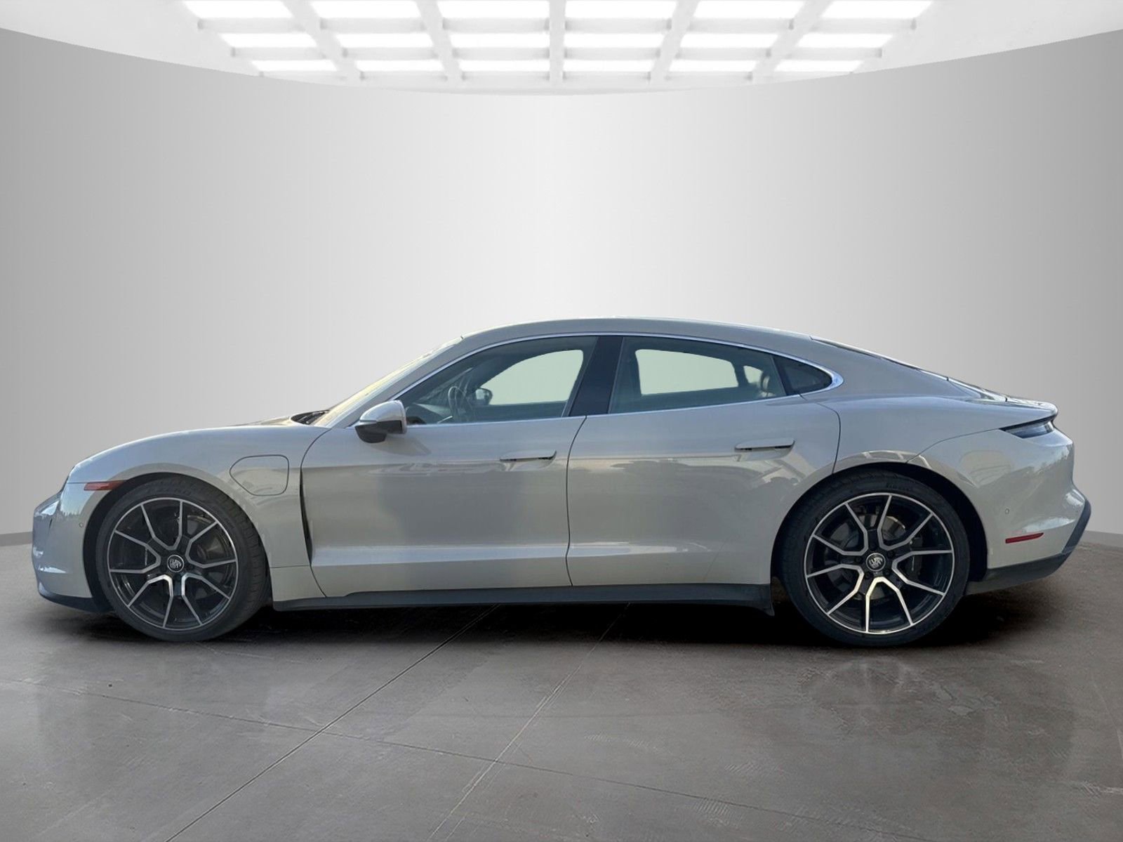 Used 2024 Porsche Taycan 4S image 8