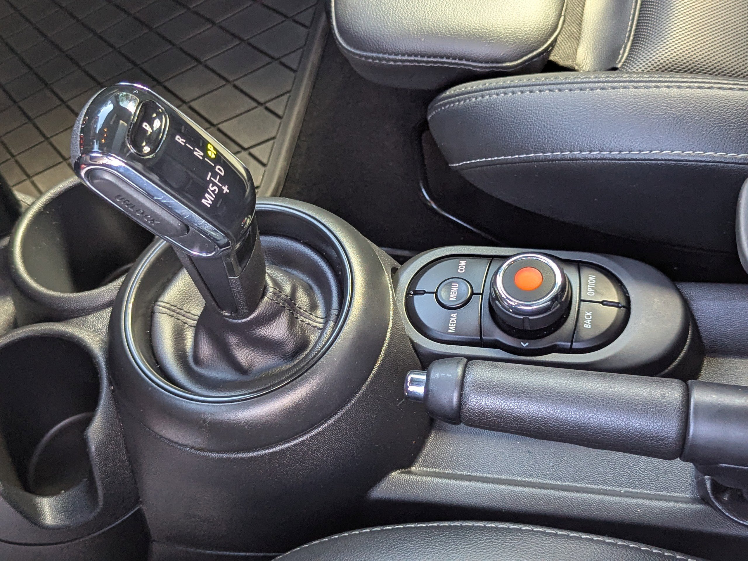 Used 2022 MINI Cooper S w/ Premium Package image 24