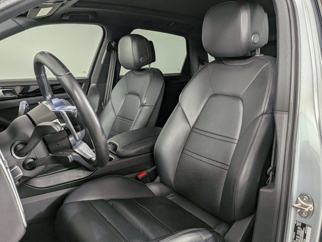 Certified 2023 Porsche Cayenne Platinum Edition image 5
