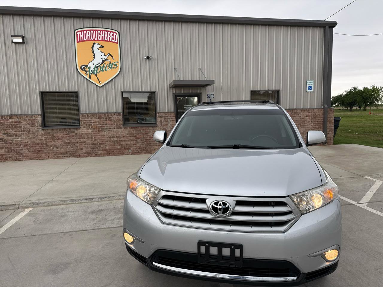 Used 2012 Toyota Highlander SE w/ Tow Pkg AWD/4WD image 4