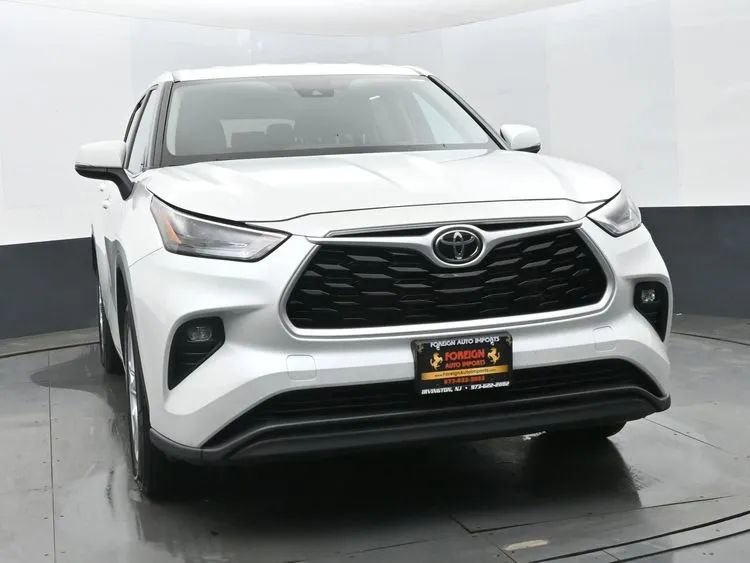 Used 2023 Toyota Highlander LE