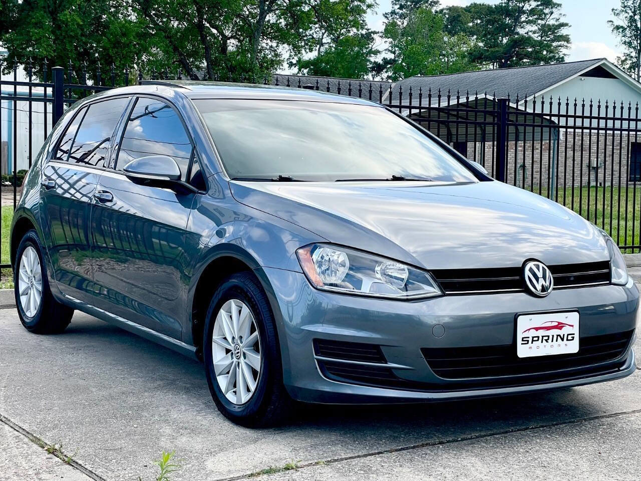 Used 2015 Volkswagen Golf S FWD image 3