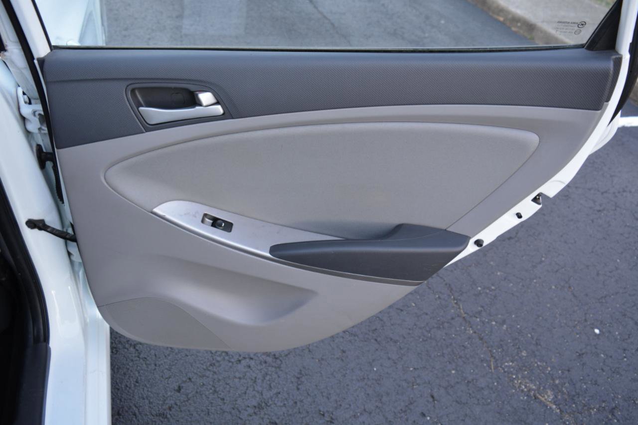 Used 2015 Hyundai Accent GLS image 16