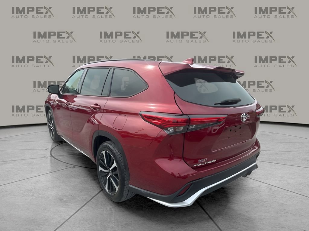 Used 2021 Toyota Highlander XSE image 3