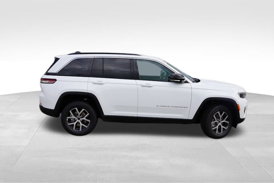 New 2025 Jeep Grand Cherokee Limited w/ Trailer Tow Package image 2