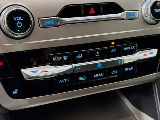 Used 2022 Ford Explorer XLT w/ Equipment Group 202A image 16