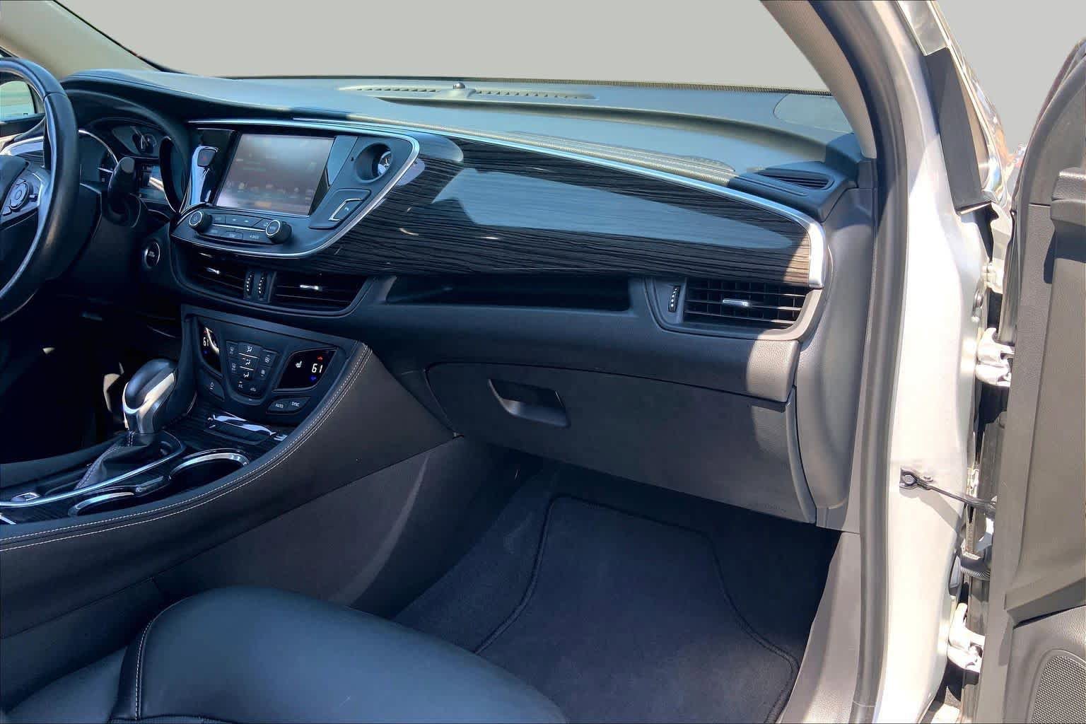 Used 2017 Buick Envision Essence FWD image 19