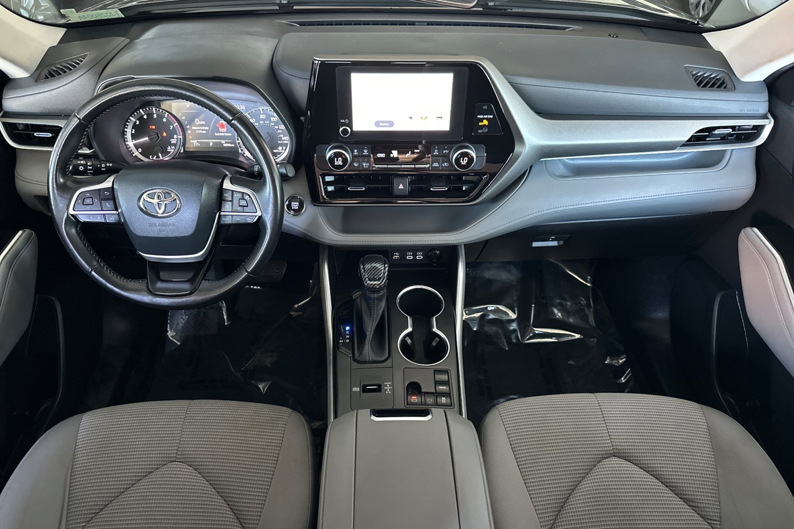 Used 2023 Toyota Highlander LE FWD image 14