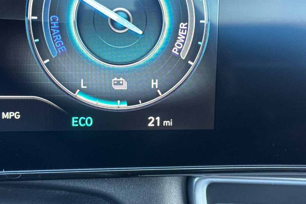 New 2026 Hyundai Elantra Limited FWD image 28