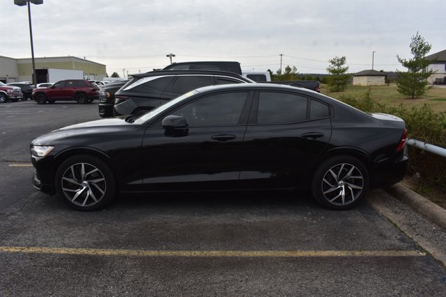 Used 2020 Volvo S60 T6 Momentum image 4
