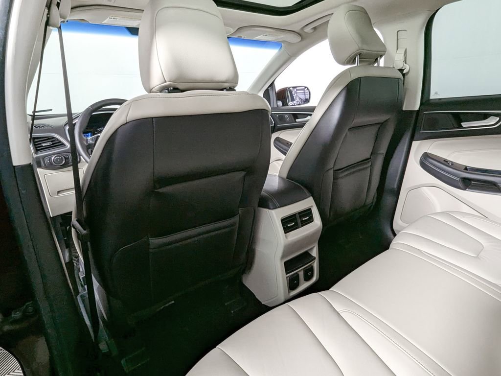 Used 2020 Ford Edge Titanium image 42