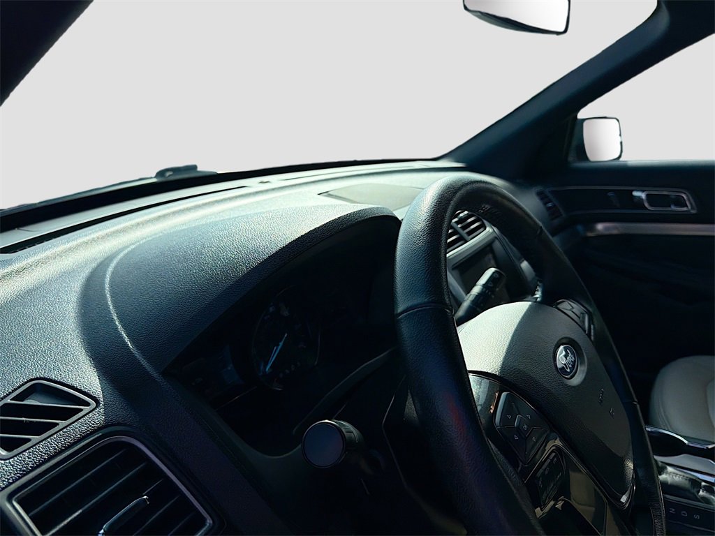 Used 2019 Ford Explorer XLT w/ Equipment Group 202A image 9