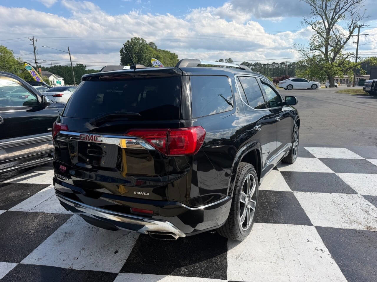 Used 2018 GMC Acadia Denali w/ Technology Package AWD/4WD image 6