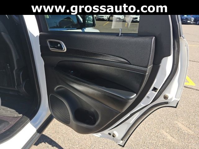 Used 2017 Jeep Grand Cherokee Laredo AWD/4WD image 28