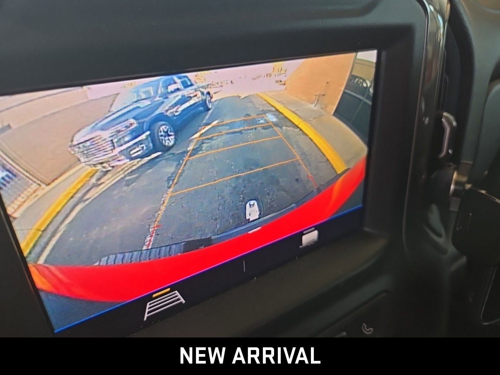 Used 2020 Chevrolet Silverado 2500 Custom w/ Custom Value Package image 5