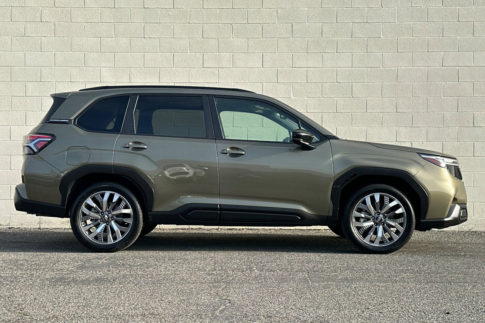 Used 2025 Subaru Forester Touring image 3