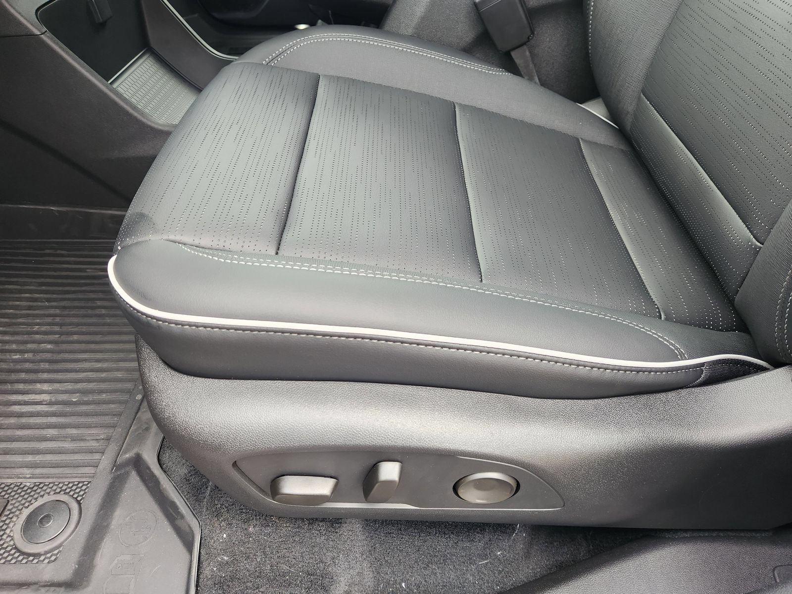New 2026 Buick Enclave Sport Touring w/ Power Package FWD image 28